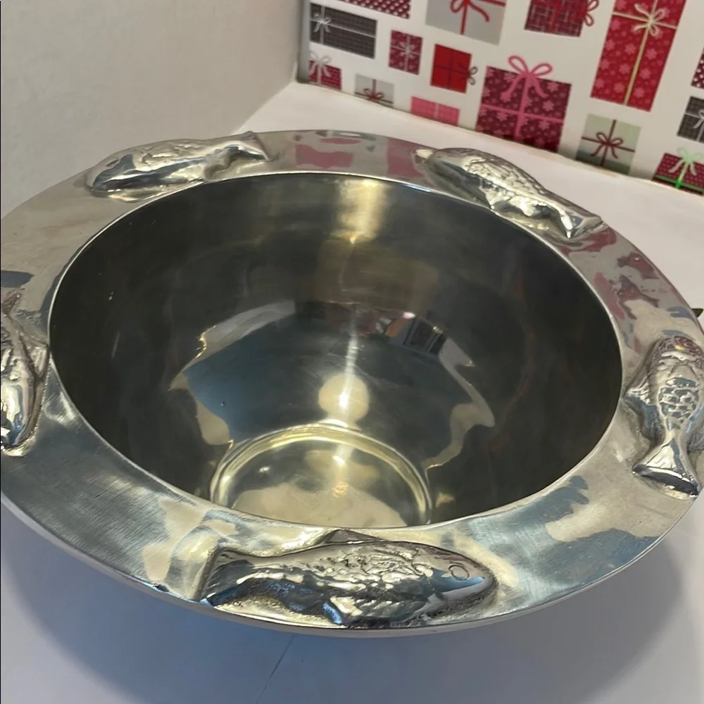 Silver Fish Motif Cookware Bowl - Picture 10 of 17